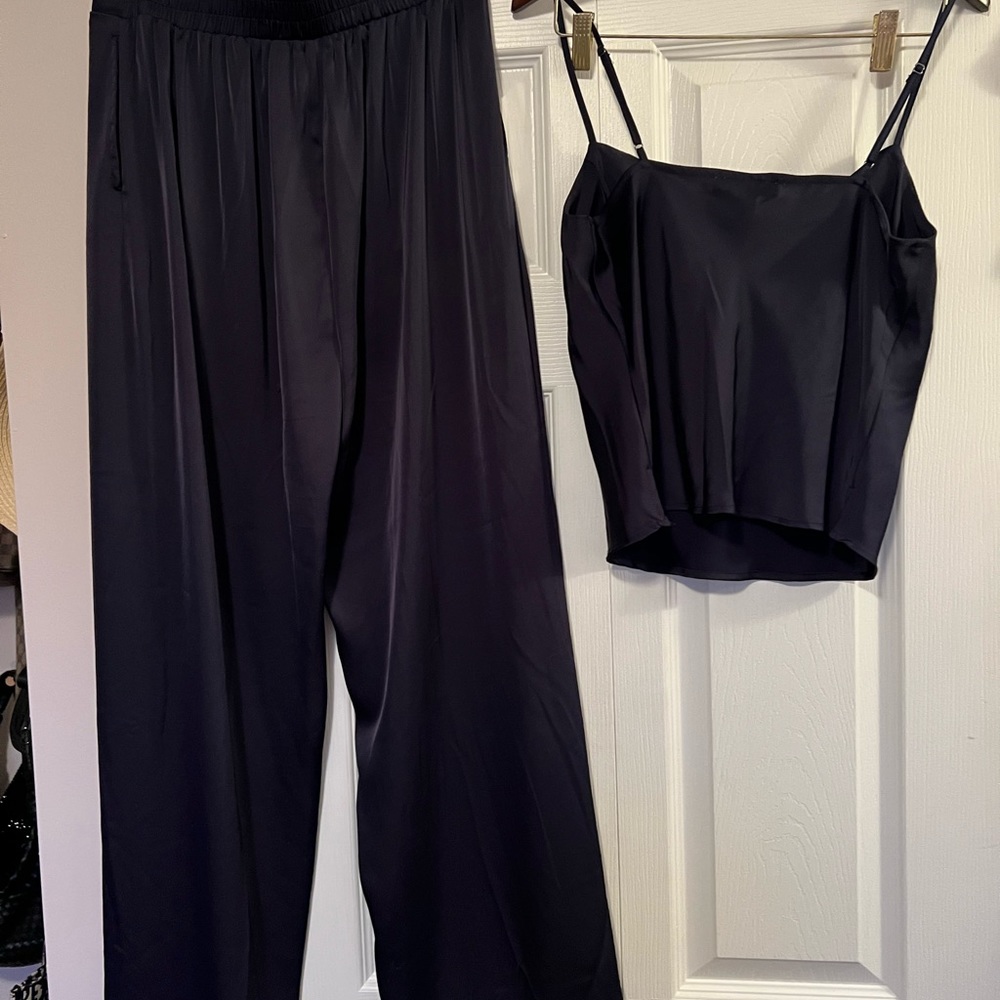 Gorgeous matching satin set in deep Navy - Picture 3 of 8